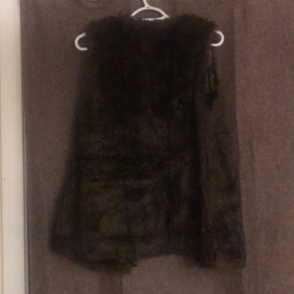 WOMANS FUR VEST ( FAUX ) - Picture 2 of 3